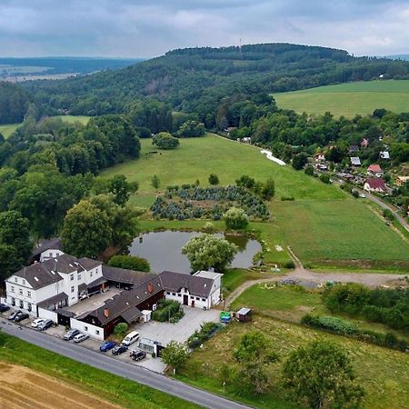 Penzion A Restaurace Belecky Mlyn Pteni Exteriör bild