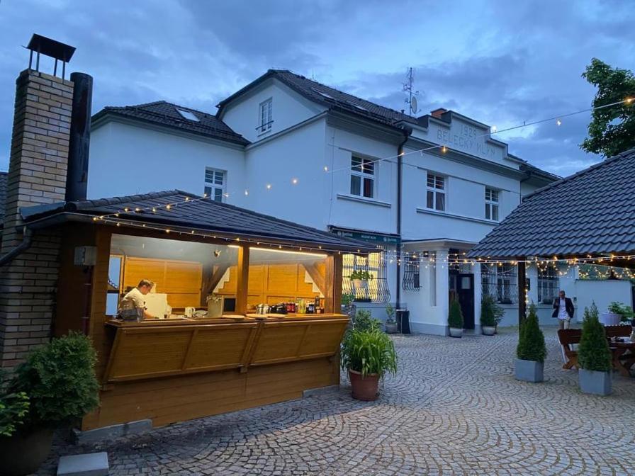 Penzion A Restaurace Belecky Mlyn Pteni Exteriör bild