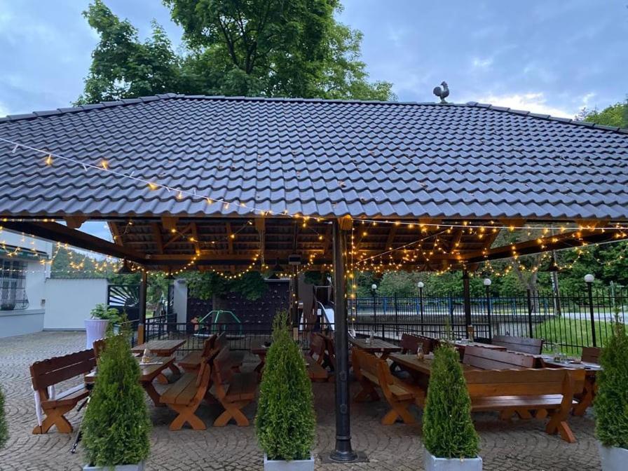 Penzion A Restaurace Belecky Mlyn Pteni Exteriör bild