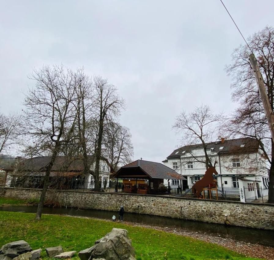 Penzion A Restaurace Belecky Mlyn Pteni Exteriör bild