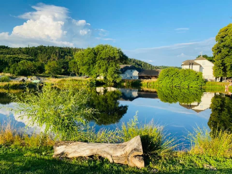 Penzion A Restaurace Belecky Mlyn Pteni Exteriör bild
