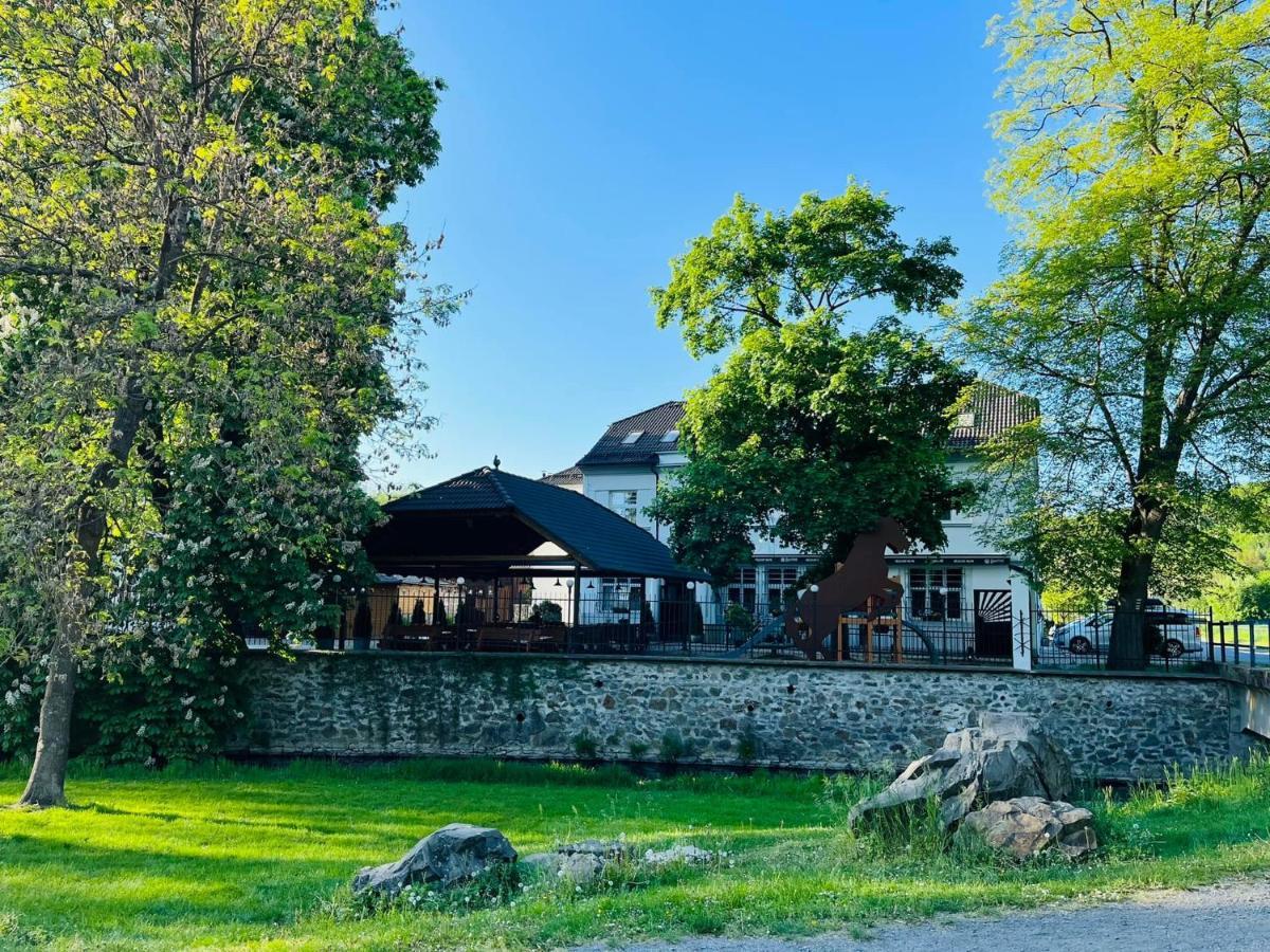Penzion A Restaurace Belecky Mlyn Pteni Exteriör bild