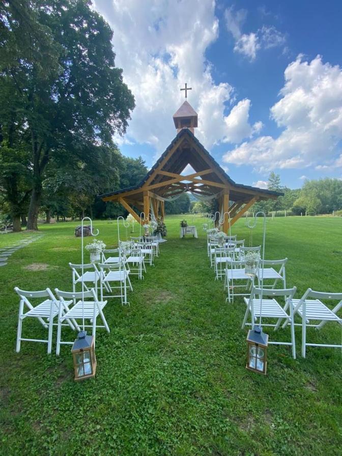 Penzion A Restaurace Belecky Mlyn Pteni Exteriör bild