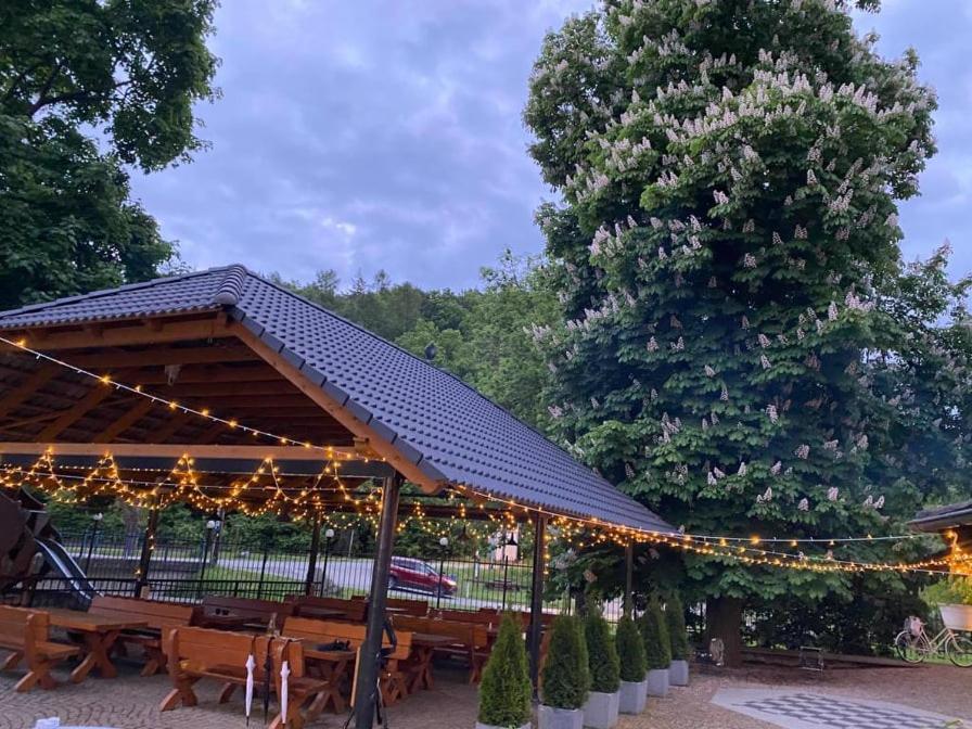 Penzion A Restaurace Belecky Mlyn Pteni Exteriör bild