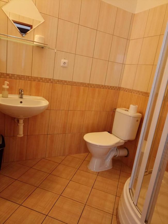 Penzion A Restaurace Belecky Mlyn Pteni Exteriör bild