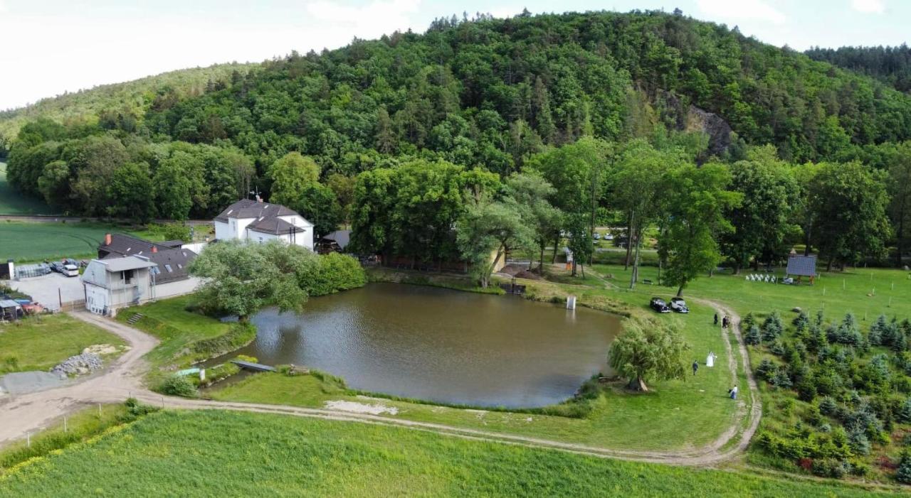 Penzion A Restaurace Belecky Mlyn Pteni Exteriör bild