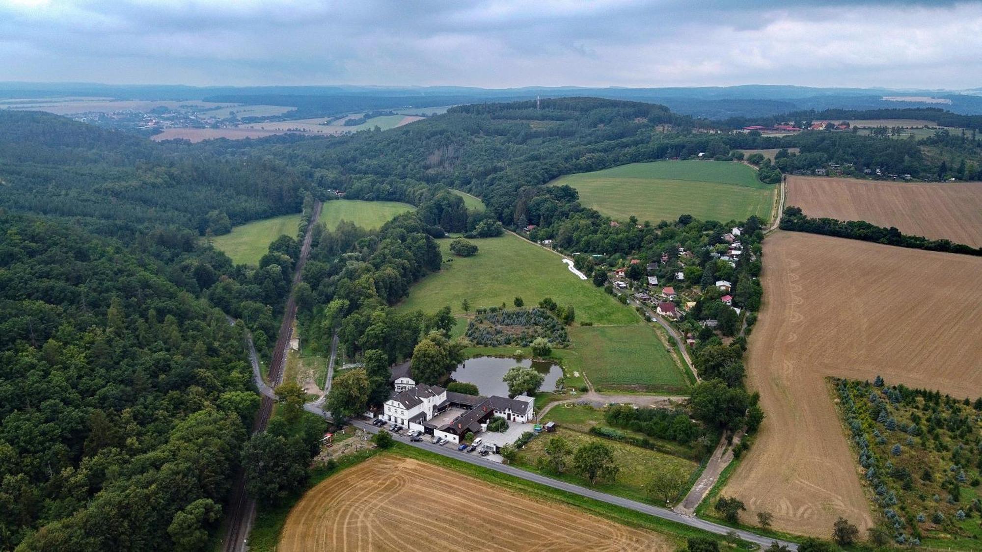 Penzion A Restaurace Belecky Mlyn Pteni Exteriör bild